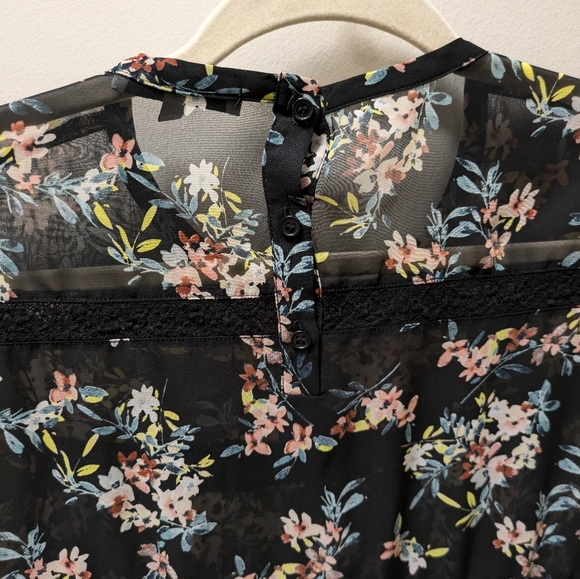 Black Floral Blouse with lace detailing - Picture 4 of 4